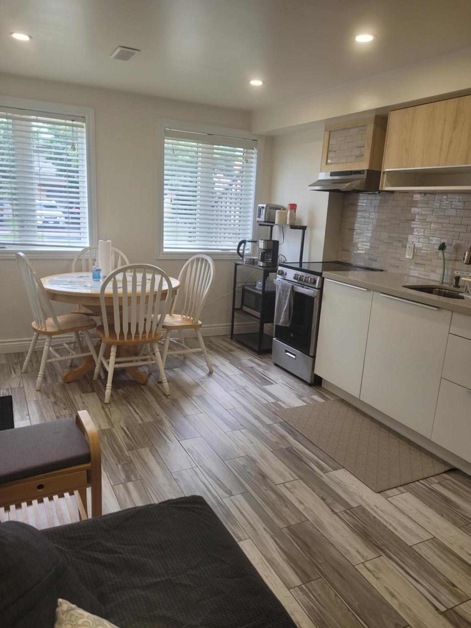 Modern Studio With Kitchenette And Bath Guelph Eksteriør bilde
