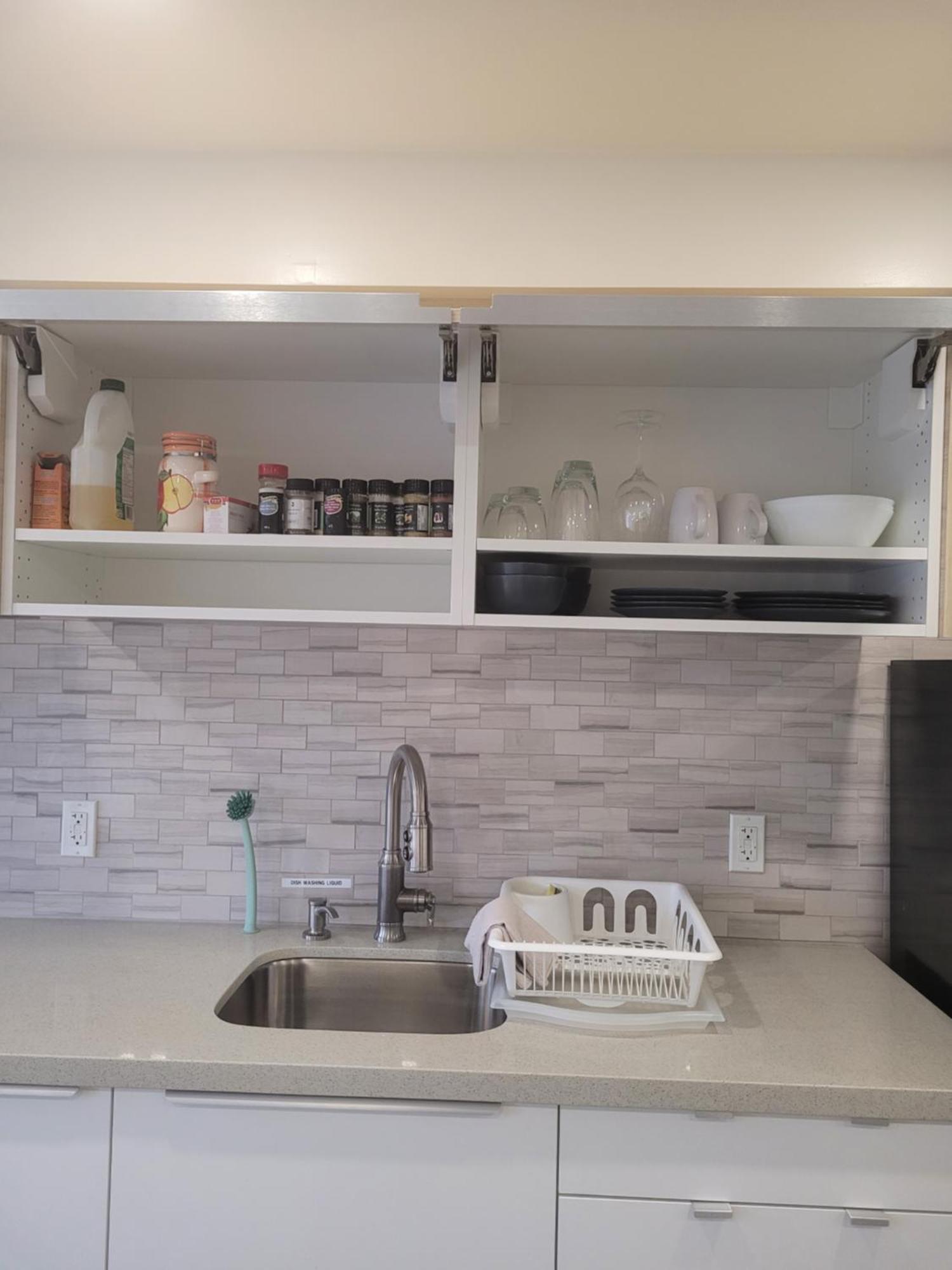 Modern Studio With Kitchenette And Bath Guelph Eksteriør bilde
